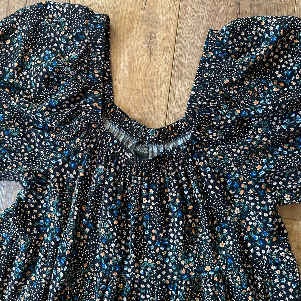 Women's Black Floral Puff-Sleeve Smocked Dress - Picture 7 of 8